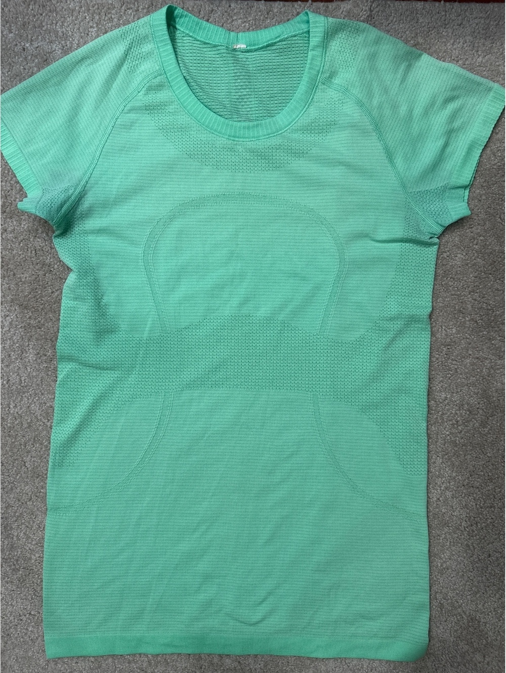 (5)Lululemon Women's Mint Green Short Sleeve Athletic T-Shirt Size S